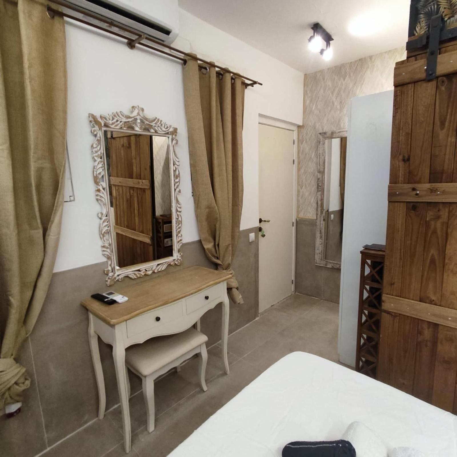 Private Rooms Barcelona Exterior foto